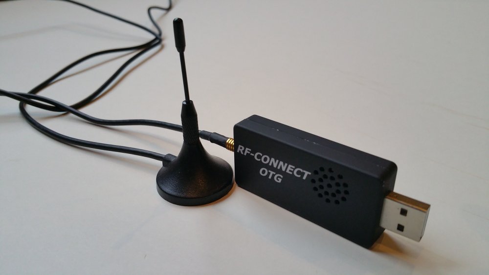Ultra Accurate RTL2832U/R820T 0.5 PPM TCXO USB SDR with Plastic Housing and ADSB Compatible Male MCX Antenna